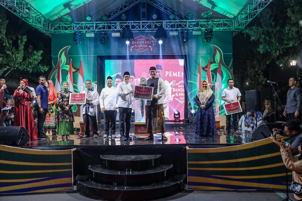 Ratusan Warga Gresik Antusias Ikuti Kontes Bandeng Kawak 2024